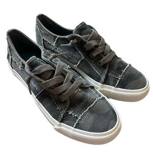 Blowfish Camo Slip on Sneaker Size 7